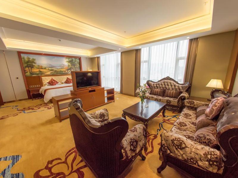 Vienna International Hotel Guangxi Duan Du'an Esterno foto